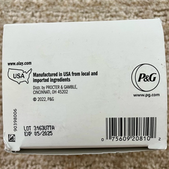 OLAY SENSITIVE SOOTHING MOISTURIZER
COLLOIDAL OATMEAL FRAGRANCE-FREE 1.7oz - Picture 2 of 6